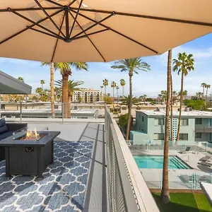 Apartment Micro With Balcony & Pool View - Walk To Ot, Scottsdale