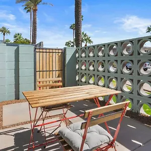 Apartment Large Rooftop & Poolside - Walk To Old Town, Scottsdale
